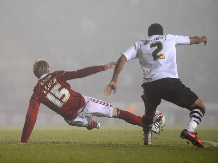 Framed Print : Controversial Penalty Call: Andy Keogh Felled in Bristol City vs Swansea City (01 / 02 / 2011) Framed Print : Controversial Penalty Call: Andy Keogh Felled in Bristol City vs Swansea City (01 / 02 / 2011)