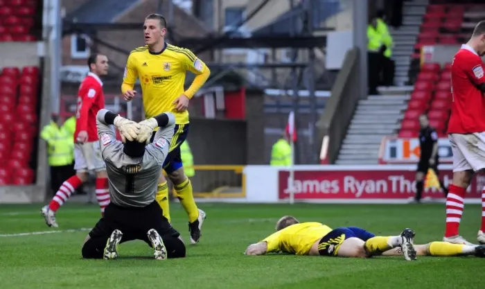 Framed Print : Controversial Penalty: Jon Stead Scores for Bristol City against Nottingham Forest, April 2012 Framed Print : Controversial Penalty: Jon Stead Scores for Bristol City against Nottingham Forest, April 2012