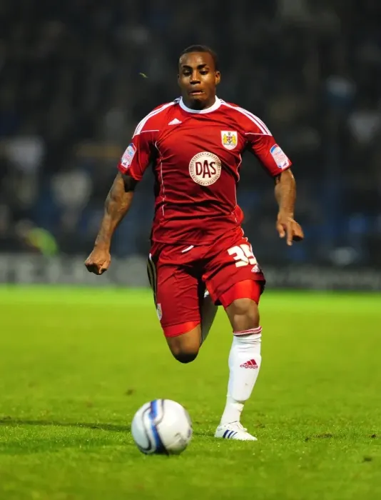 Framed Print : Danny Rose in Action: Portsmouth vs. Bristol City Championship Clash at Fratton Park (September 2010)