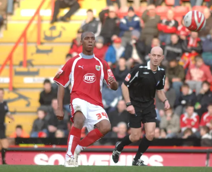 Framed Print : Darren Byfield in Action for Bristol City Against Blackpool Framed Print : Darren Byfield in Action for Bristol City Against Blackpool