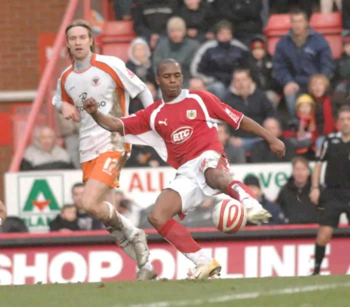 Framed Print : Darren Byfield in Action: Bristol City vs Blackpool Framed Print : Darren Byfield in Action: Bristol City vs Blackpool
