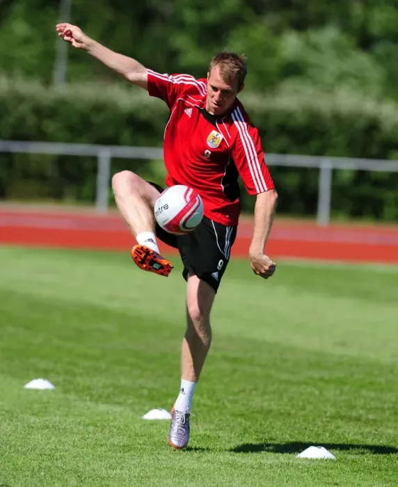 Framed Print : David Clarkson of Bristol City in Focus: Intense Training Session