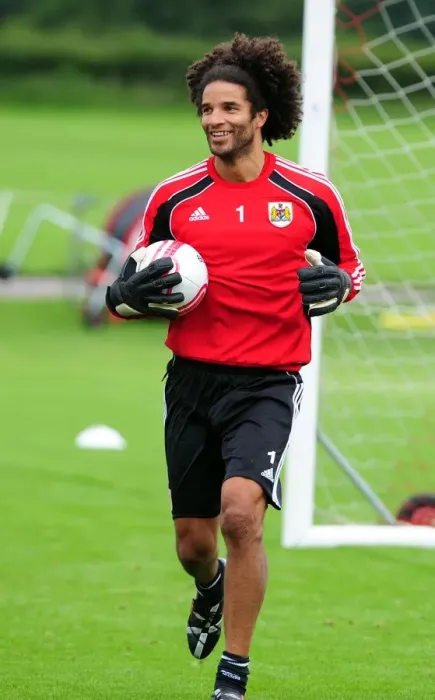 Framed Print : David James Begins New Chapter at Bristol City: First Training Session