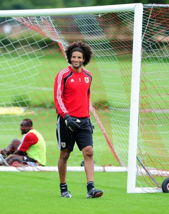 Framed Print : David James: Englands Number One Begins Training with Bristol City Framed Print : David James: Englands Number One Begins Training with Bristol City