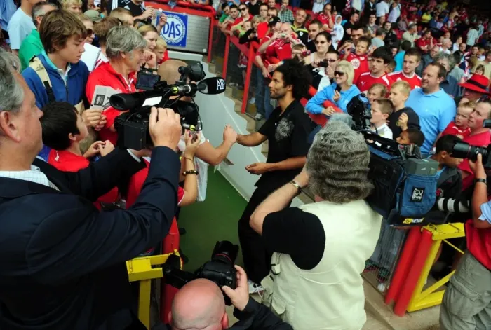 Framed Print : David James Greets Fans: First Training Session with Bristol City FC vs Blackpool (31 / 07 / 2010) - Championship Football Match Framed Print : David James Greets Fans: First Training Session with Bristol City FC vs Blackpool (31 / 07 / 2010) - Championship Football Match
