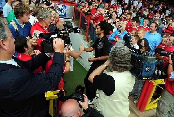 David James Greets Fans: First Training Session with Bristol City FC vs Blackpool (31 / 07 / 2010) - Championship Football Match