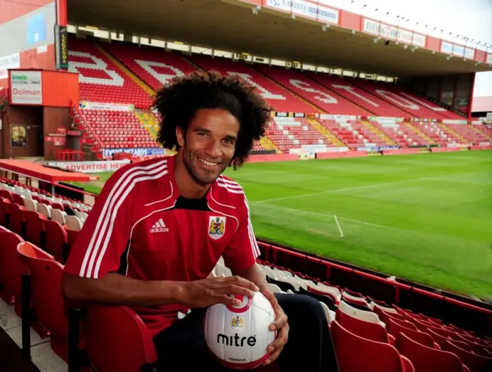 Framed Print : David James Joins Bristol City: English Goalkeeping Legend Signs On