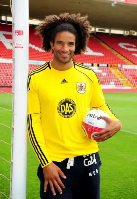 Framed Print : David James Joins Bristol City: English Goalkeeping Legend Signs On