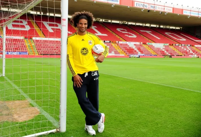 Framed Print : David James Joins Bristol City: English Goalkeeping Legend Signs On