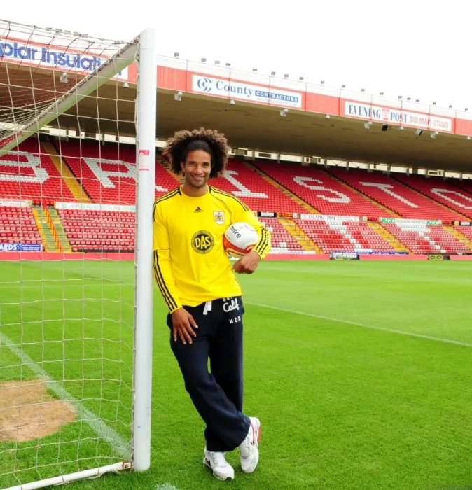Framed Print : David James Joins Bristol City: English Goalkeeping Legend Signs for the Robins