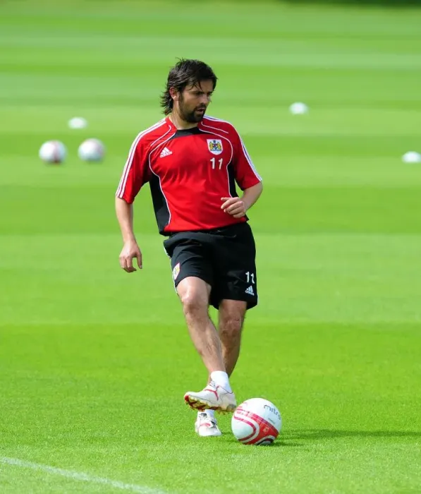 Framed Print : David James Joins Bristol City: First Day of Training, Season 10-11 (Pre-Season) Framed Print : David James Joins Bristol City: First Day of Training, Season 10-11 (Pre-Season)