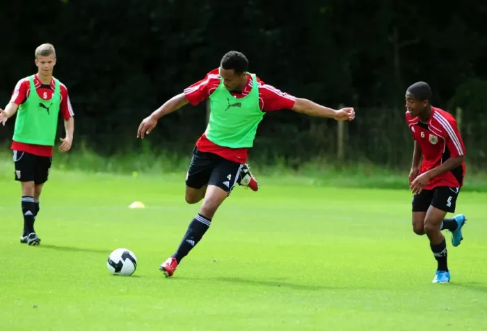 Framed Print : David James Joins Bristol City: First Training Session - Season 10-11 (New Signing) Framed Print : David James Joins Bristol City: First Training Session - Season 10-11 (New Signing)