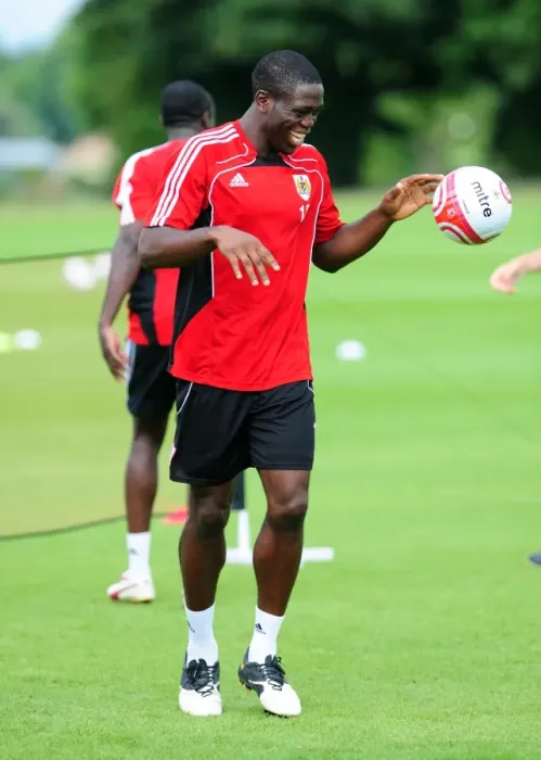 Framed Print : David James Joins Bristol City: First Training Session - Season 10-11 (New Signing) Framed Print : David James Joins Bristol City: First Training Session - Season 10-11 (New Signing)