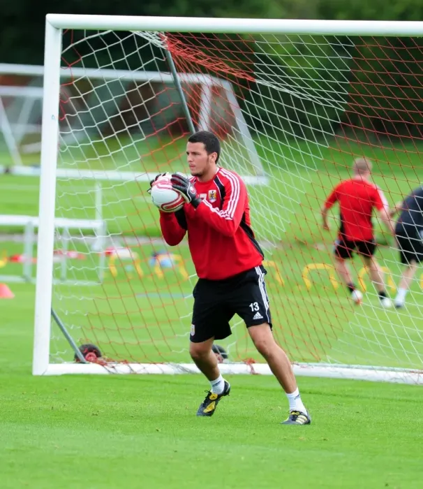 Framed Print : David James Joins Bristol City: First Training Session - Season 10-11 (New Signing) Framed Print : David James Joins Bristol City: First Training Session - Season 10-11 (New Signing)