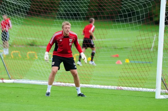 Framed Print : David James Joins Bristol City: First Training Session - Season 10-11 (New Signing)