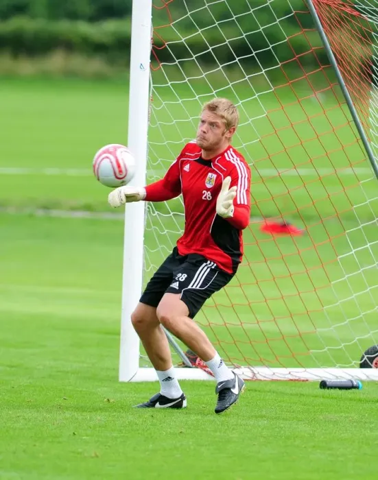 Framed Print : David James Joins Bristol City: First Training Session - Season 10-11 (New Signing) Framed Print : David James Joins Bristol City: First Training Session - Season 10-11 (New Signing)