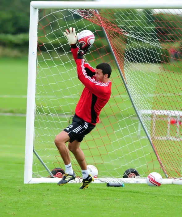 Framed Print : David James Joins Bristol City: First Training Session - Season 10-11 (New Signing) Framed Print : David James Joins Bristol City: First Training Session - Season 10-11 (New Signing)