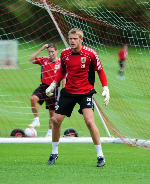 Framed Print : David James Joins Bristol City: First Training Session - Season 10-11 (New Signing) Framed Print : David James Joins Bristol City: First Training Session - Season 10-11 (New Signing)