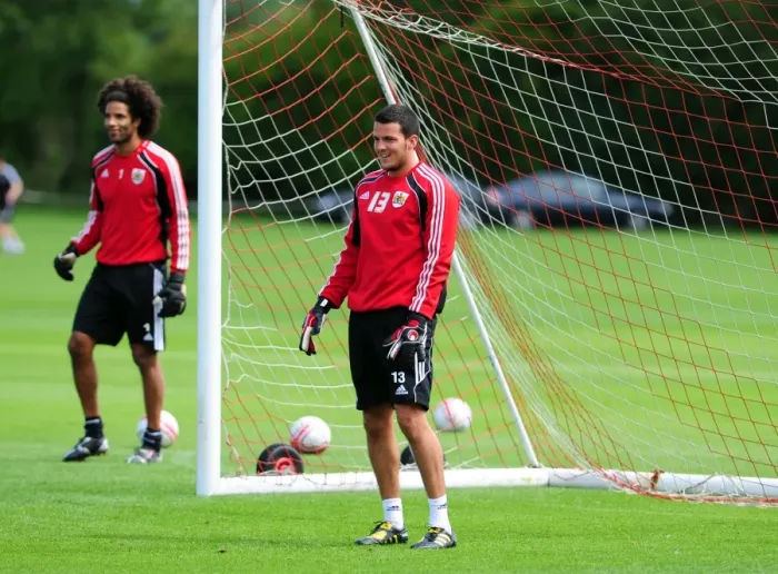 Framed Print : David James Joins Bristol City: First Training Session - Season 10-11 (New Signing) Framed Print : David James Joins Bristol City: First Training Session - Season 10-11 (New Signing)