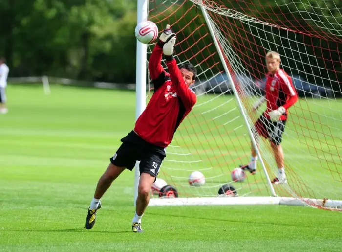 Framed Print : David James Joins Bristol City: First Training Session - Season 10-11 (New Signing) Framed Print : David James Joins Bristol City: First Training Session - Season 10-11 (New Signing)