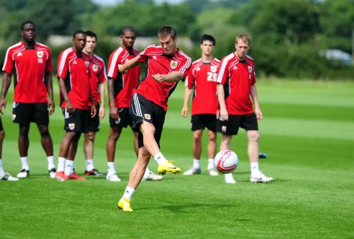 Framed Print : David James Joins Bristol City: First Training Session - Season 10-11 (New Signing) Framed Print : David James Joins Bristol City: First Training Session - Season 10-11 (New Signing)