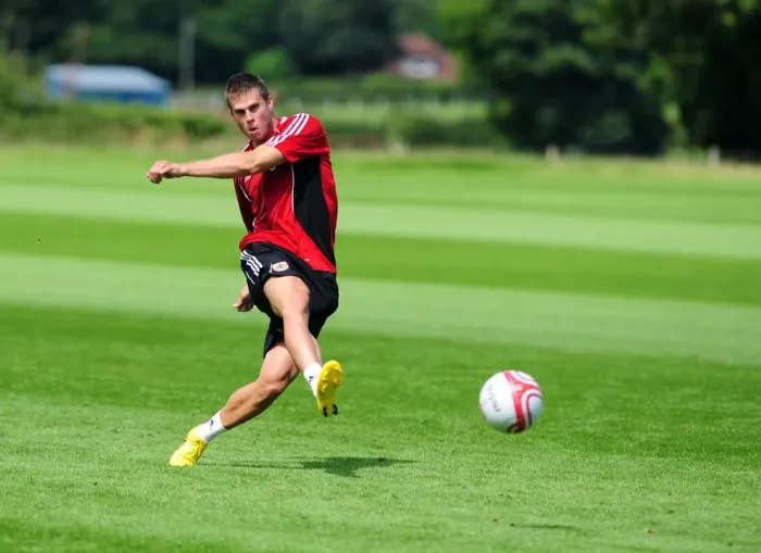 Framed Print : David James Joins Bristol City: First Training Session - Season 10-11 (New Signing)