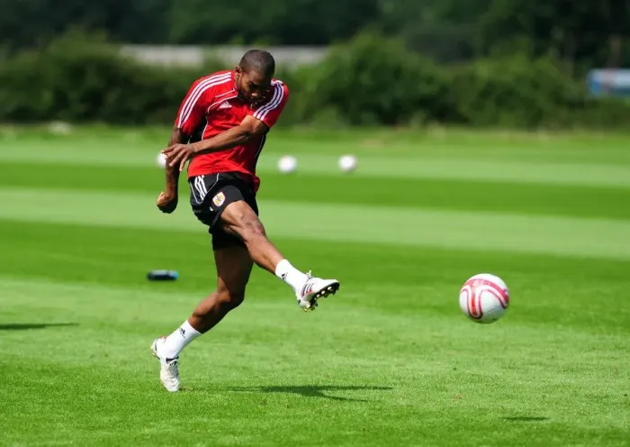 Framed Print : David James Joins Bristol City: First Training Session - Season 10-11 (New Signing) Framed Print : David James Joins Bristol City: First Training Session - Season 10-11 (New Signing)