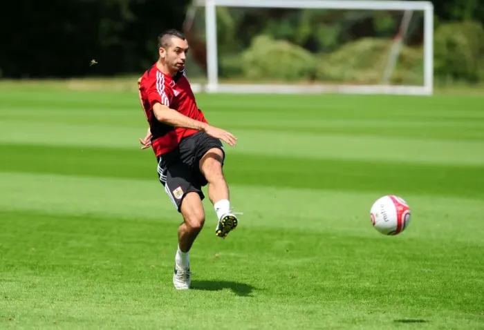 Framed Print : David James Joins Bristol City: First Training Session - Season 10-11 (New Signing)