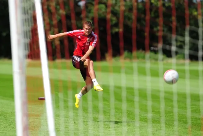Framed Print : David James Joins Bristol City: First Training Session - Season 10-11 (New Signing)