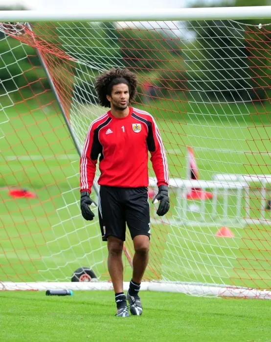 Framed Print : David James Kicks Off New Chapter at Bristol City: First Training Session Framed Print : David James Kicks Off New Chapter at Bristol City: First Training Session