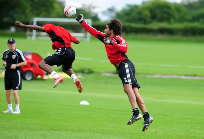 Framed Print : David James Kicks Off New Chapter at Bristol City: First Training Session