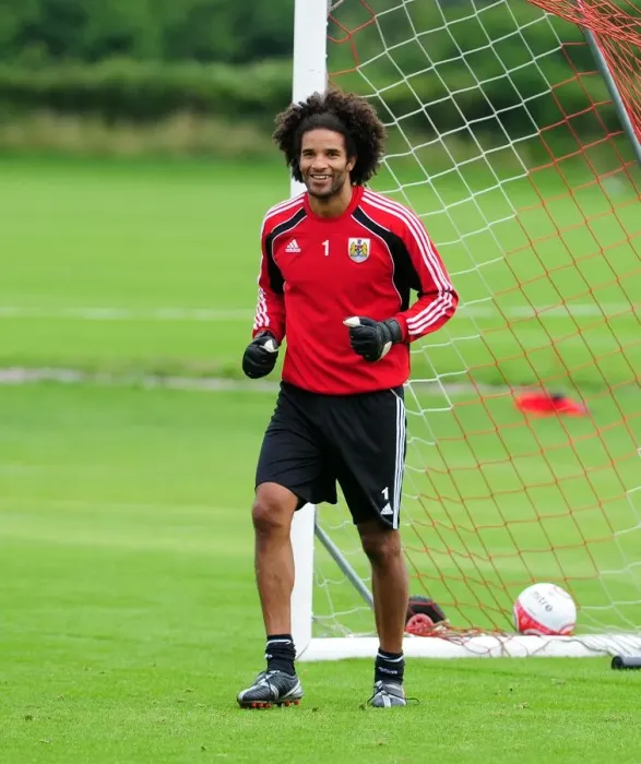 Framed Print : David James Kicks Off New Chapter at Bristol City: First Training Session Framed Print : David James Kicks Off New Chapter at Bristol City: First Training Session