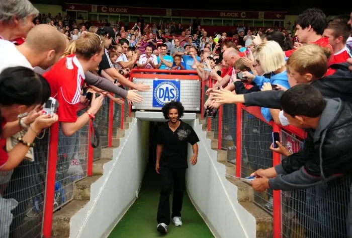 Framed Print : David James Meets Fans at Ashton Gate: Bristol City's New Signing Greets Supporters vs Blackpool (31 / 07 / 2010)
