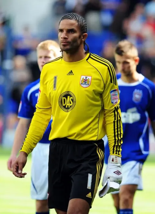 Framed Print : David James Saves for Bristol City: Ipswich v Bristol City Championship Clash, August 2010 Framed Print : David James Saves for Bristol City: Ipswich v Bristol City Championship Clash, August 2010