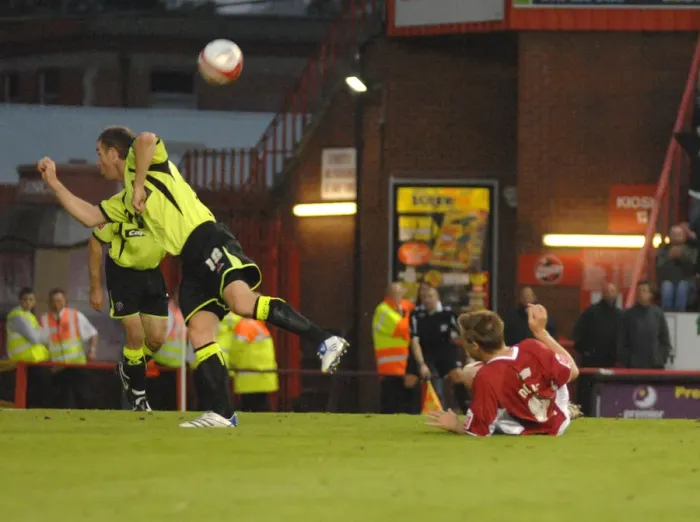 Framed Print : David Noble in Action: Bristol City vs Sheffield United Framed Print : David Noble in Action: Bristol City vs Sheffield United