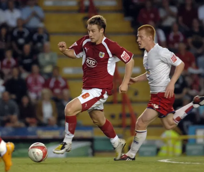 Framed Print : David Noble's Determination: Bristol City vs. Crystal Palace Play-Off Showdown Framed Print : David Noble's Determination: Bristol City vs. Crystal Palace Play-Off Showdown