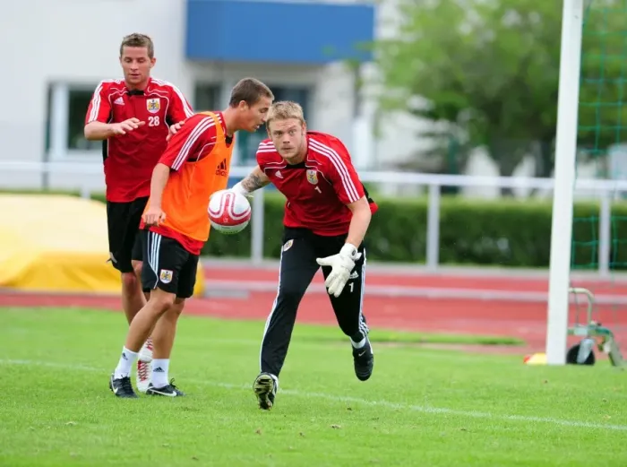 Framed Print : Dean Gerken in Focus: Intense Training with Bristol City FC Framed Print : Dean Gerken in Focus: Intense Training with Bristol City FC