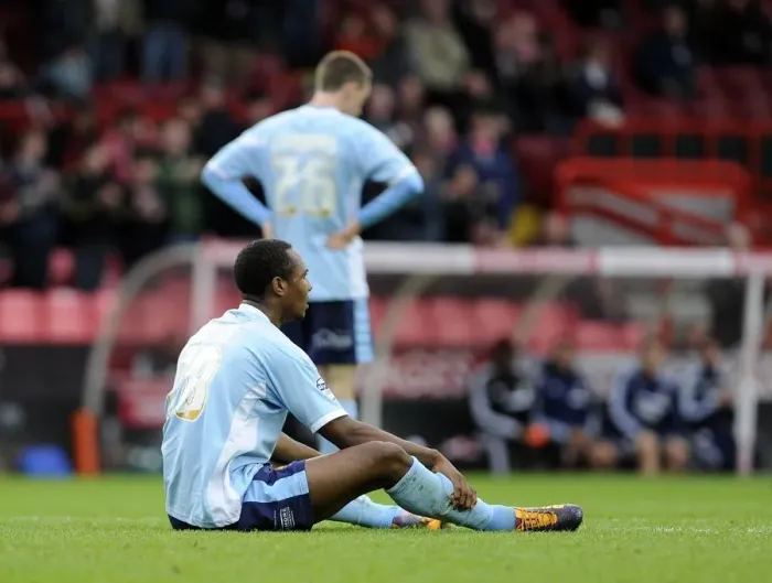 Framed Print : Dejected Gavin Hoyde of Dagenham & Redbridge After FA Cup Loss to Bristol City