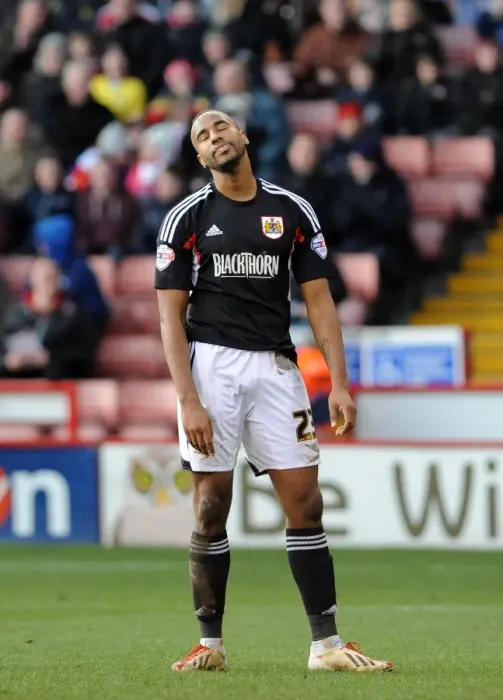 Framed Print : Dejected Tyrone Barnett of Bristol City After 3-0 Defeat to Sheffield United Framed Print : Dejected Tyrone Barnett of Bristol City After 3-0 Defeat to Sheffield United