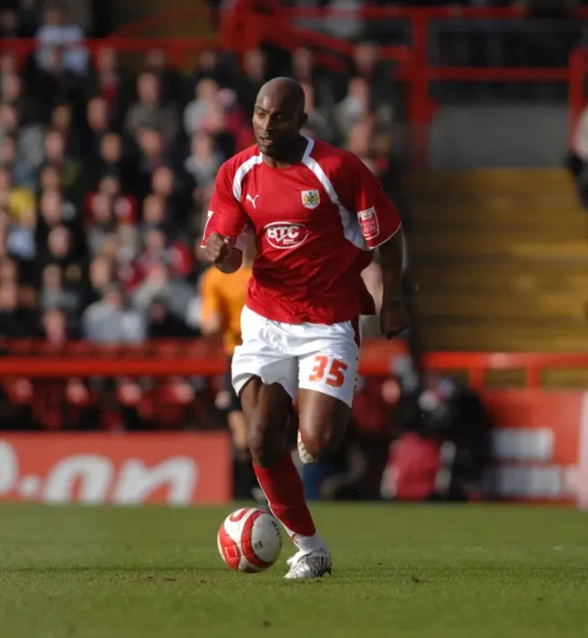 Framed Print : Dele Adebola: In Action for Bristol City Against Hull City