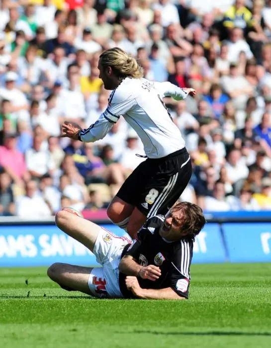 Framed Print : Derby County vs. Bristol City: Brett Pitman Fouled by Robbie Savage in Championship Clash at Pride Park (30th April 2011) Framed Print : Derby County vs. Bristol City: Brett Pitman Fouled by Robbie Savage in Championship Clash at Pride Park (30th April 2011)