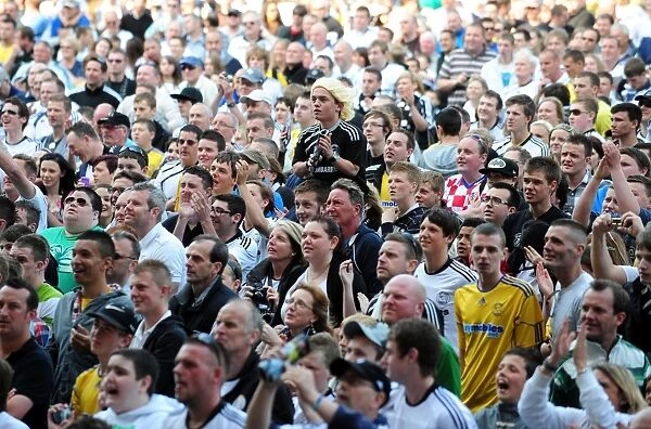 Derby Fans Bid Emotional Farewell to Robbie Savage in His Last Game at Pride Park (Derby County vs. Bristol City, Championship, 30 / 04 / 2011)