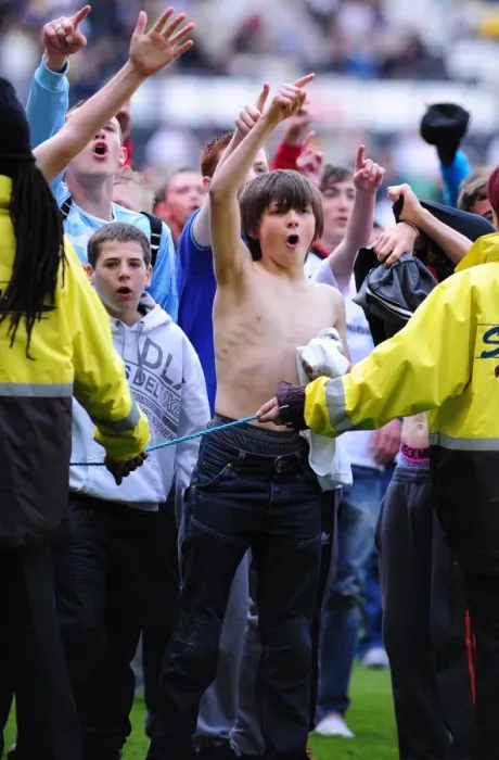 Framed Print : Derby Fans Bid Emotional Farewell to Robbie Savage at Pride Park (2011)