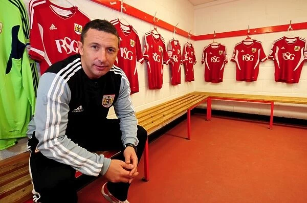 Derek McInnes Begins Championship Tenure at Ashton Gate: Bristol City's New Manager (2011)