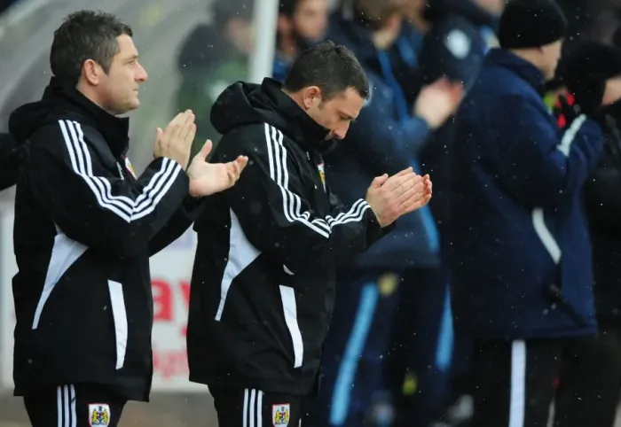 Framed Print : Derek McInnes Leads Minutes Applause at Bristol City vs. Leeds United (04.02.12) Framed Print : Derek McInnes Leads Minutes Applause at Bristol City vs. Leeds United (04.02.12)