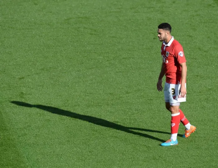 Framed Print : Derrick Williams in Action: Bristol City vs Chesterfield, Sky Bet League One, Ashton Gate Framed Print : Derrick Williams in Action: Bristol City vs Chesterfield, Sky Bet League One, Ashton Gate