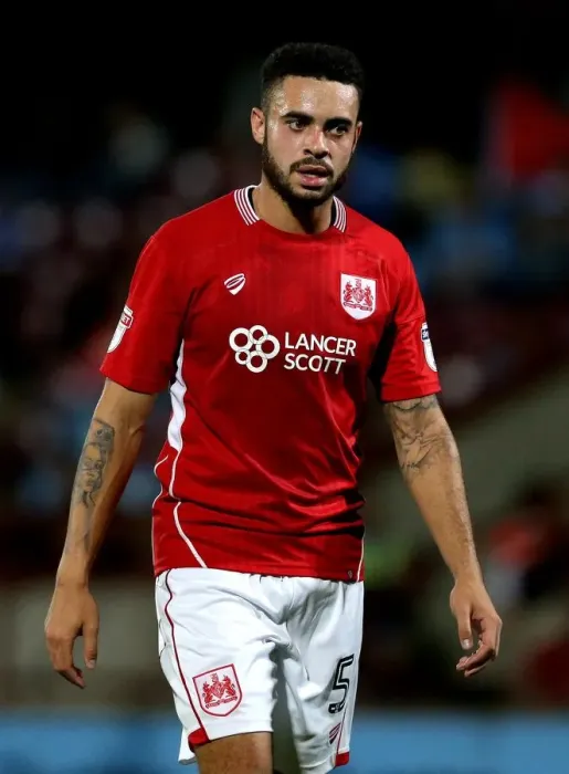 Framed Print : Derrick Williams in Action: Scunthorpe United vs. Bristol City, EFL Cup 2016
