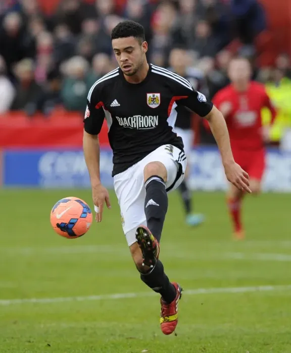 Framed Print : Derrick Williams in Action: Tamworth vs. Bristol City FA Cup Clash, December 2013