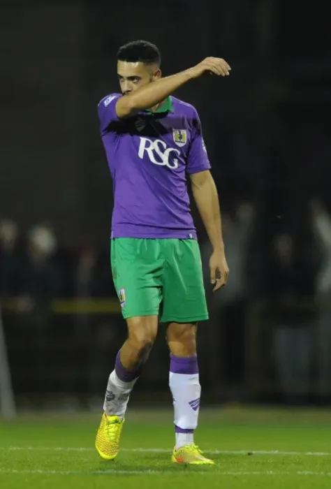 Framed Print : Derrick Williams Disappointment: A Dejected Look After Swindon Town's Victory Over Bristol City (November 15, 2014)