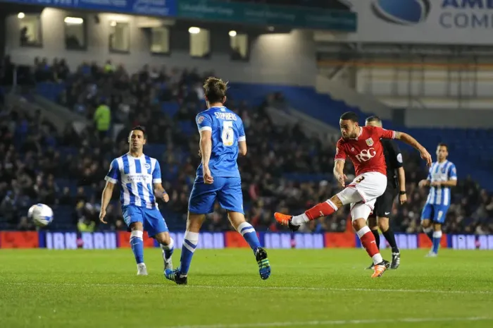 Framed Print : Derrick Williams Goal Attempt vs Brighton, 2015: Sky Bet Championship Clash at American Express Community Stadium